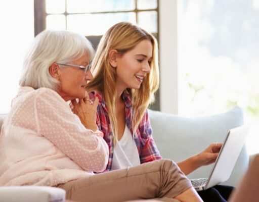 Client qui consulte le devis après la réception